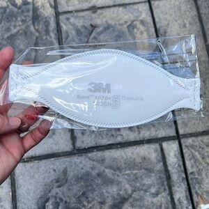 3M N95 Aura 1870+ masks sealed in plastic. Bundle of 12
